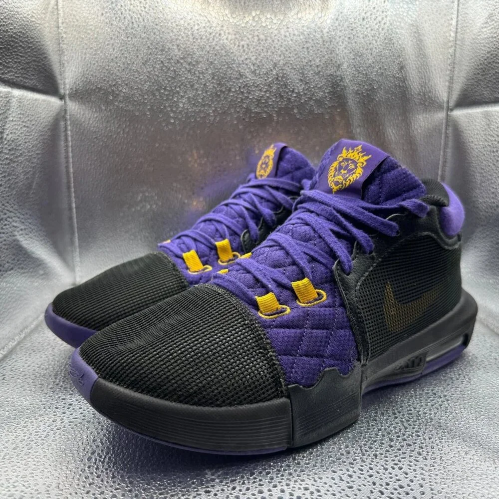 Size 9.5 Nike LeBron Witness 8 Lakers Purple Mens‎ Basketball Shoes FB2239-001